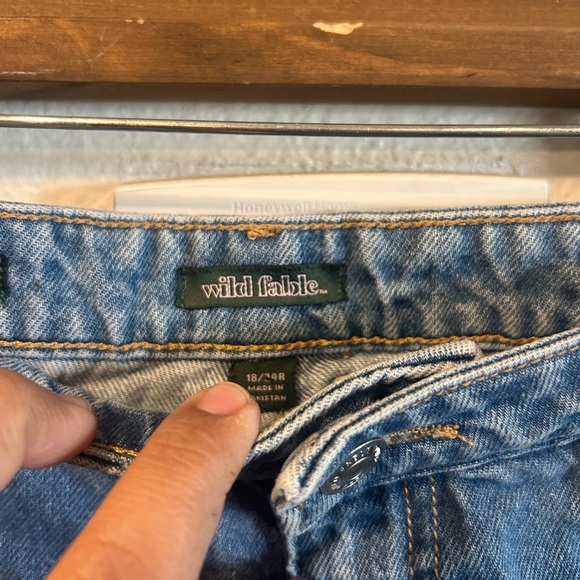 Wild Fable Womens Blue Denim Shorts High Rise Mom Size 18/34R (1326) - Picture 3 of 8